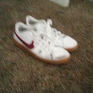 Nike lowtop shoes